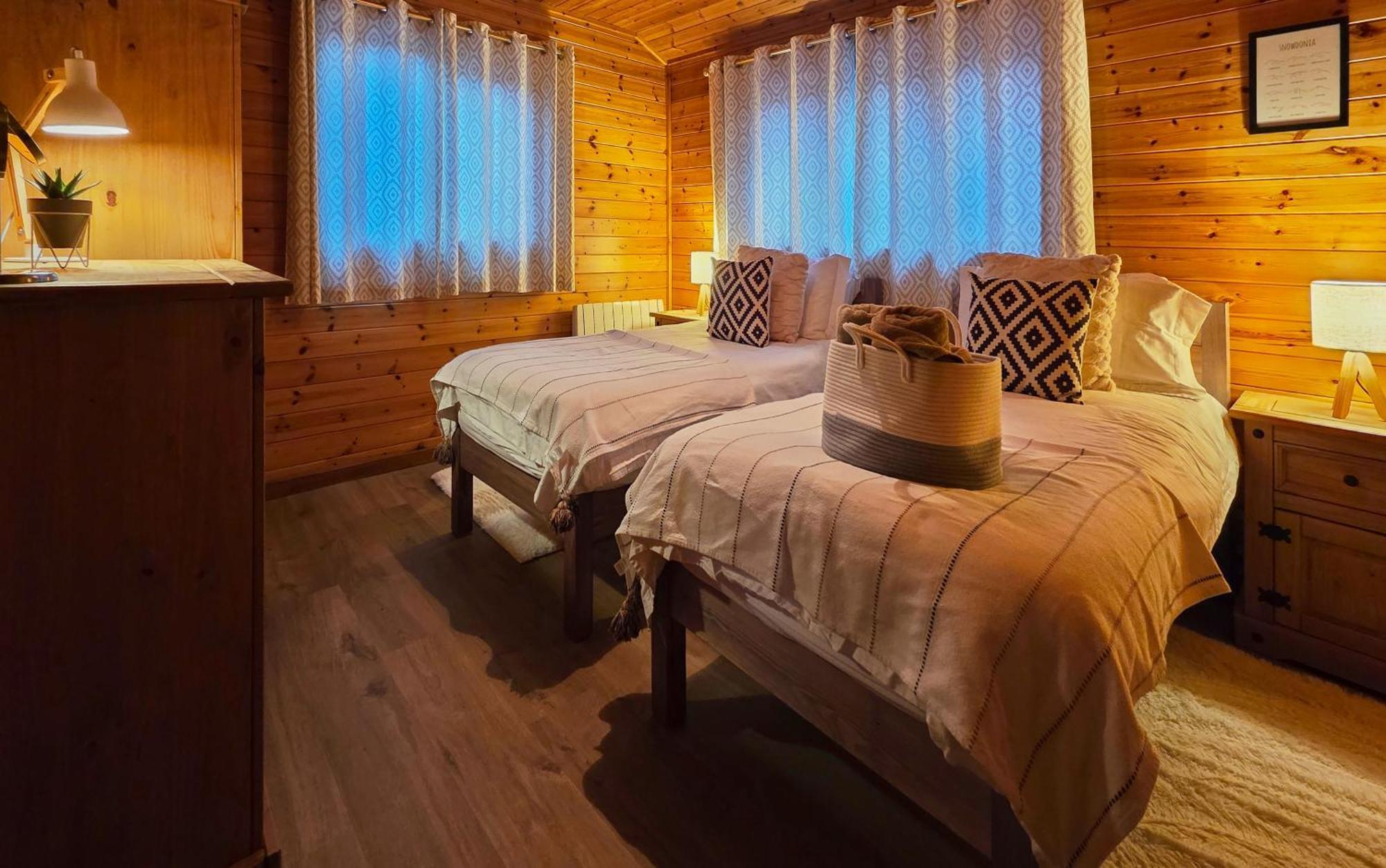Luxury Wood With Sauna, Log Burner & Private Woodland Garden - Wnion Wood *