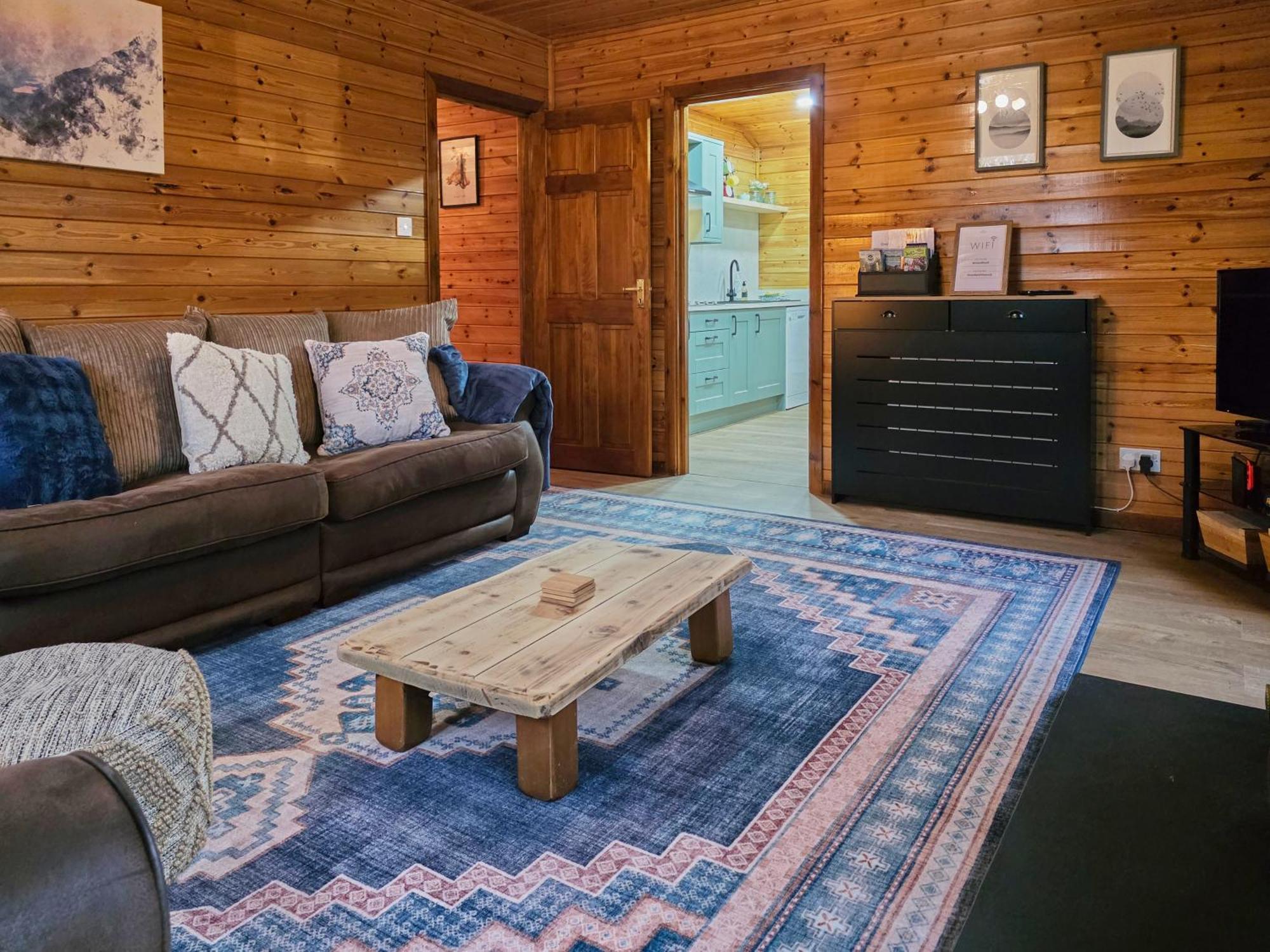 Chalet Luxury Wood With Sauna, Log Burner & Private Woodland Garden - Wnion Wood *