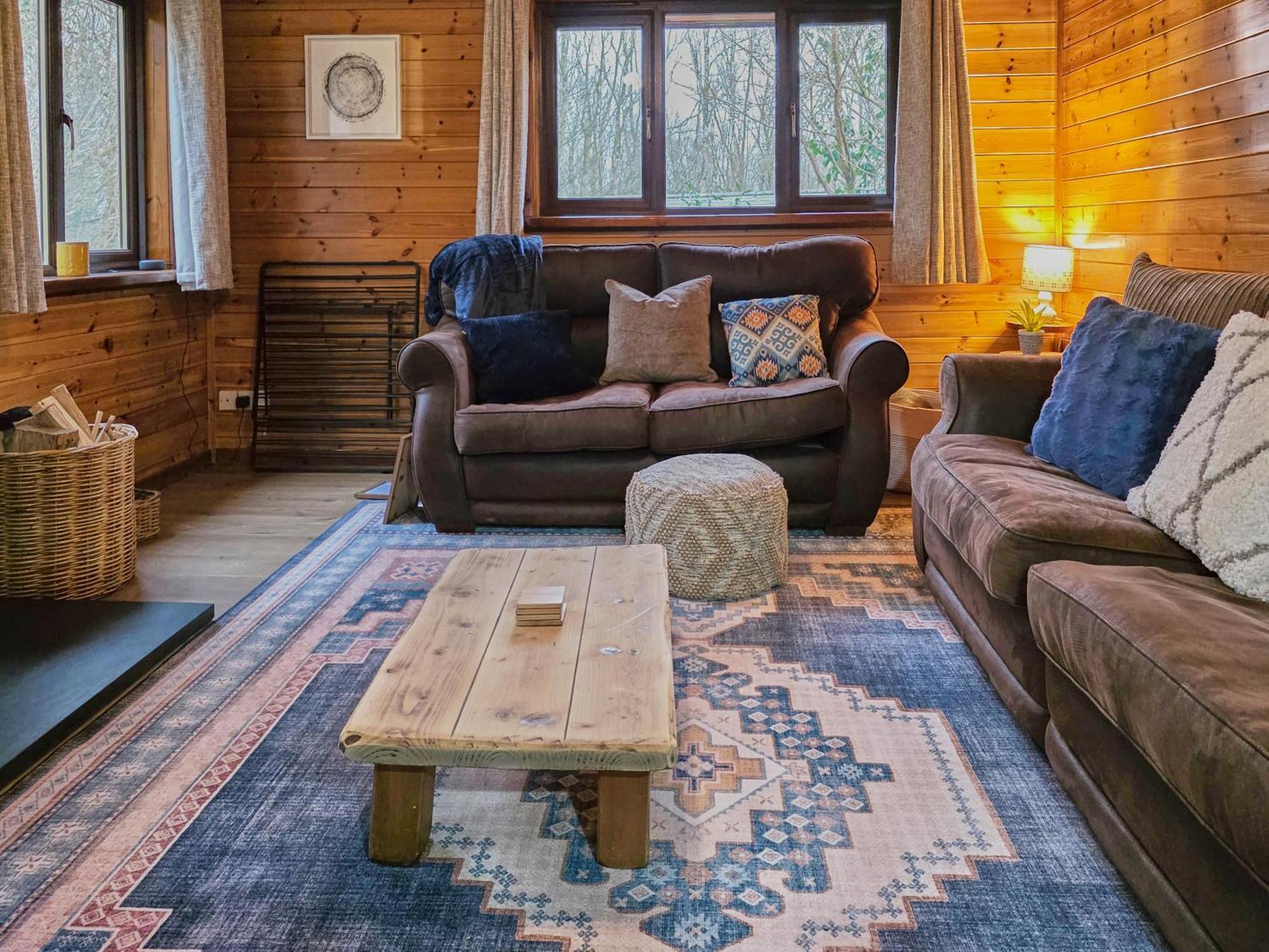Chalet Luxury Wood With Sauna, Log Burner & Private Woodland Garden - Wnion Wood *