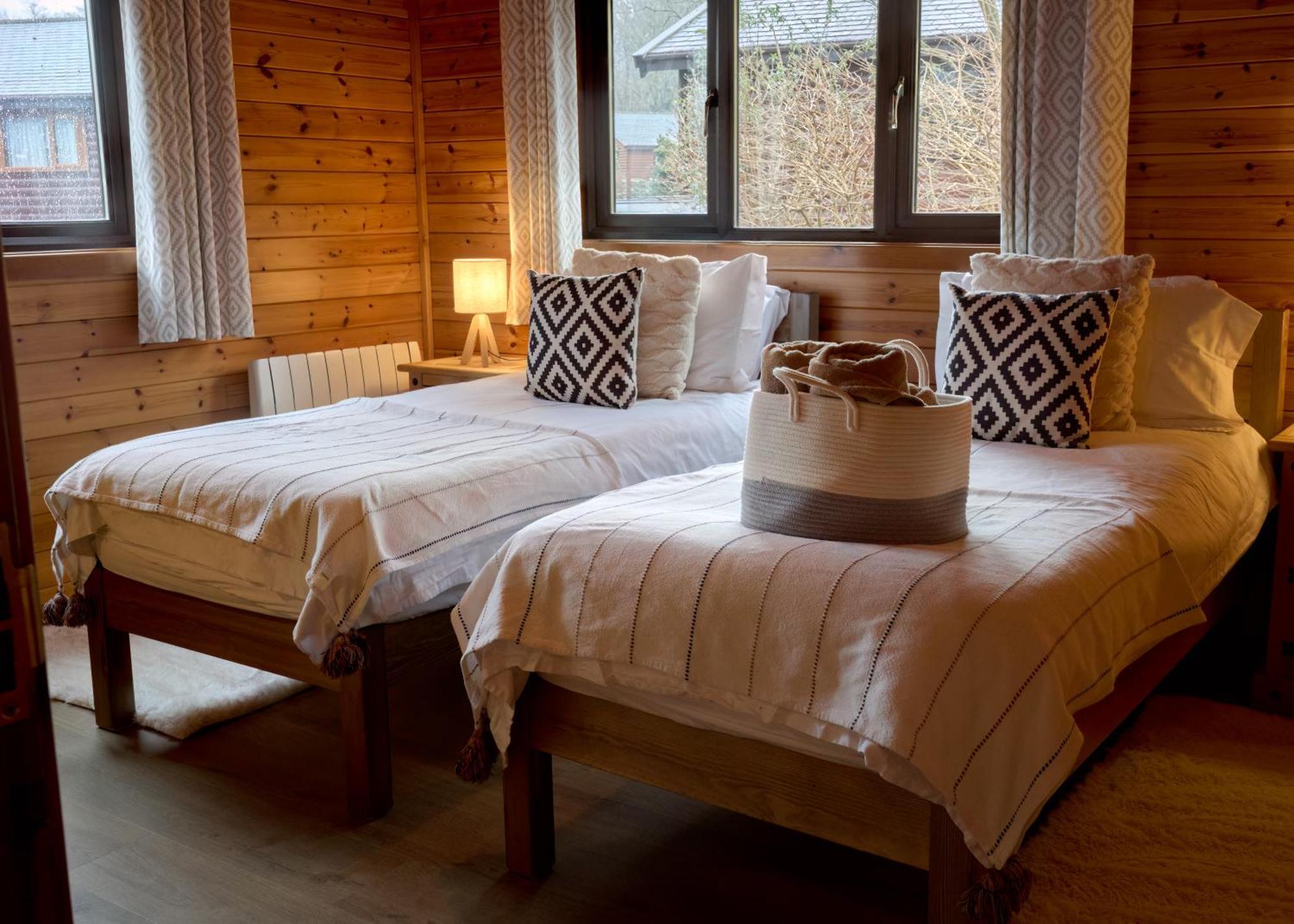Luxury Wood With Sauna, Log Burner & Private Woodland Garden - Wnion Wood Chalet Llanfachreth